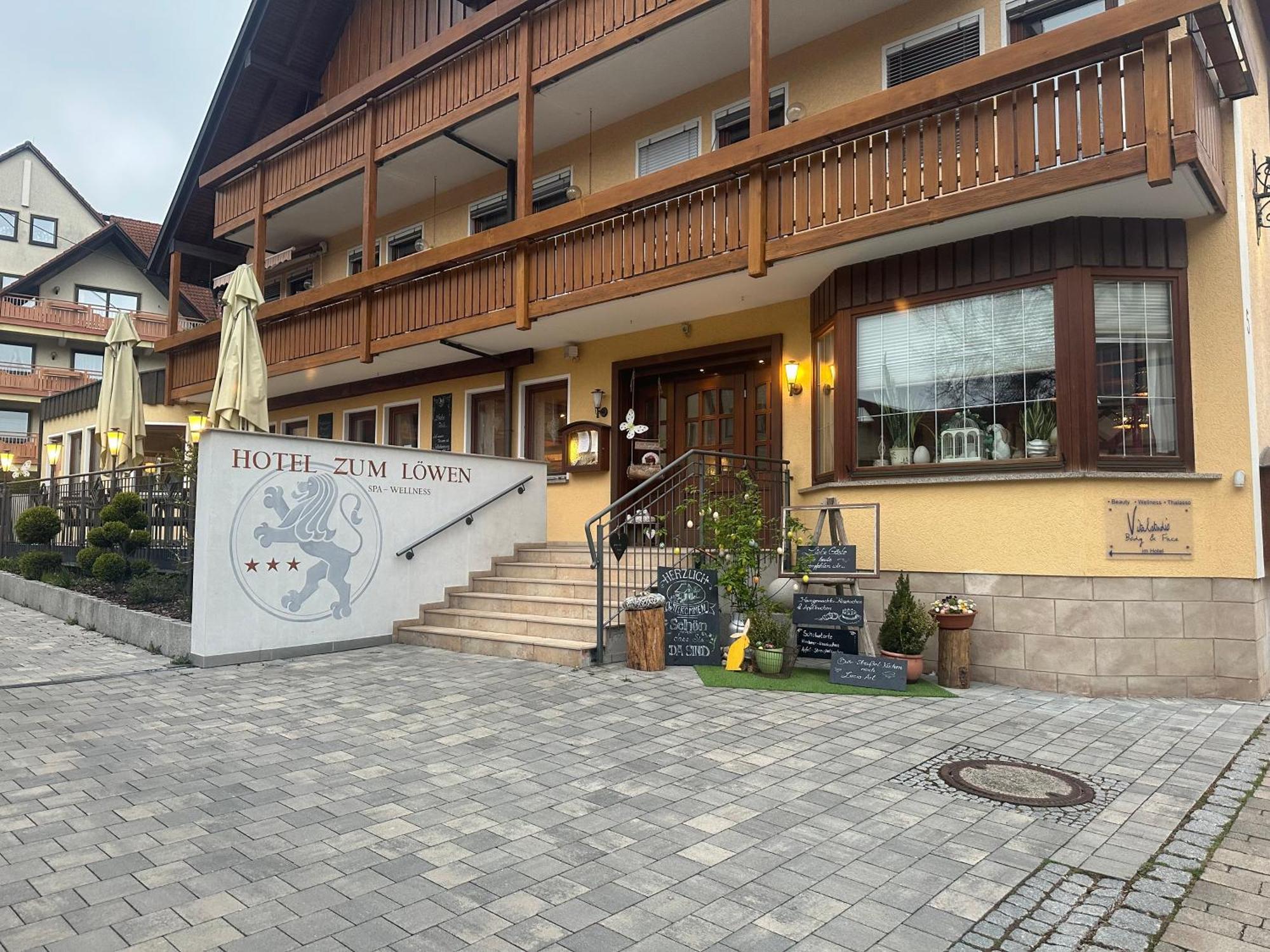 Gasthof - Hotel Zum Loewen Schwabthal المظهر الخارجي الصورة